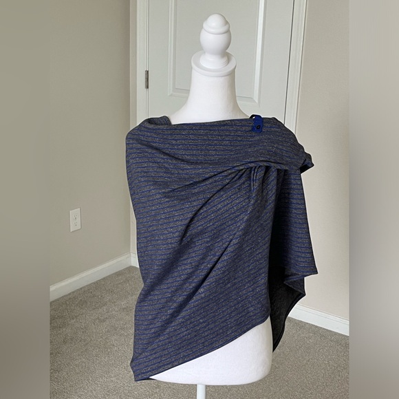 EUC Lululemon Vinyasa Infinity Button Snap Wrap Scarf in Blue and Gray Striped - Picture 9 of 16